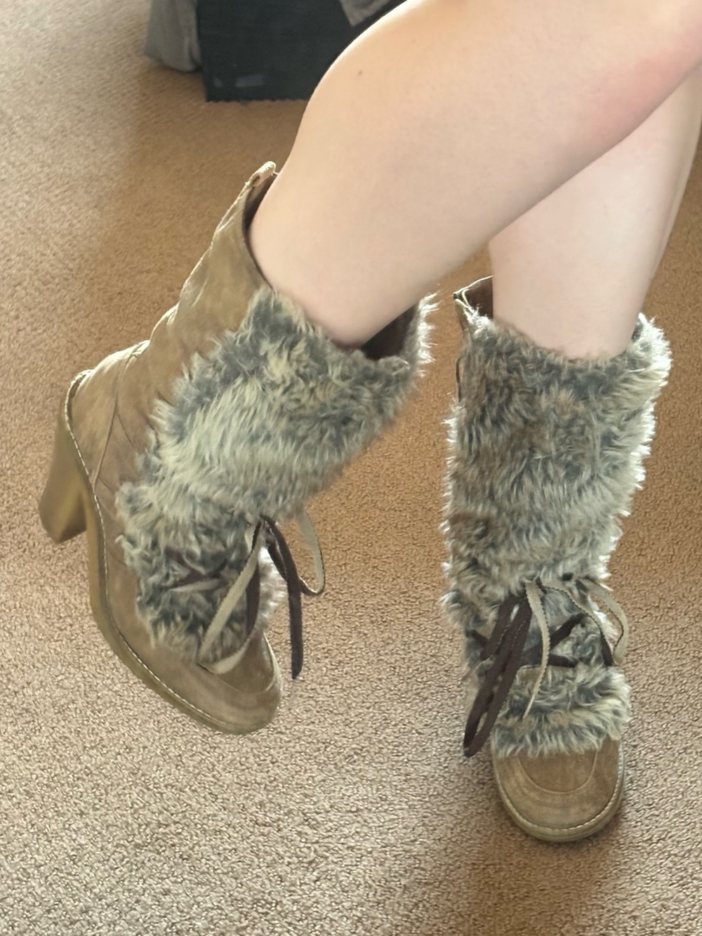 Y2K Fur boots 🤎